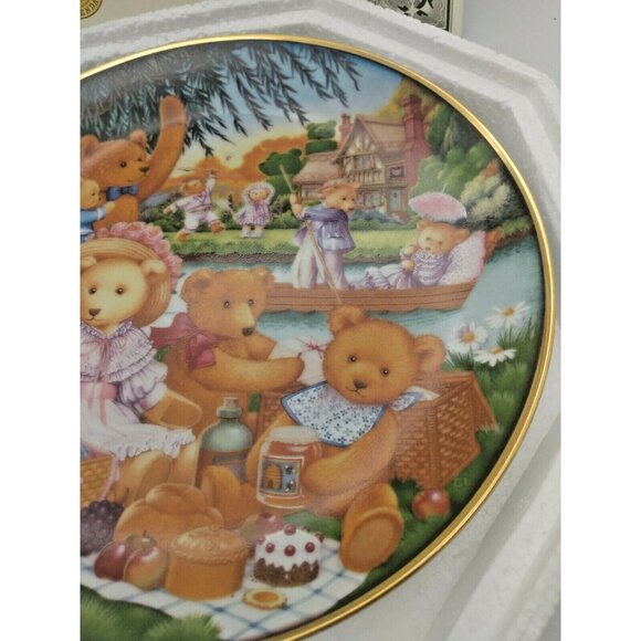 Collector's Plate - TEDDY BEAR PICNIC by CAROL LAWSON - Franklin Mint - Picture 5 of 8